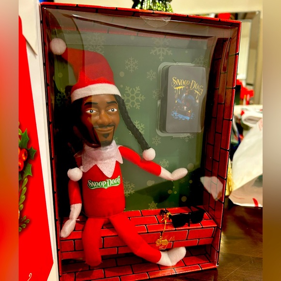 Snoop Dogg Holiday New In Box Snoop Dogg Snoop On The Stoop A Hood